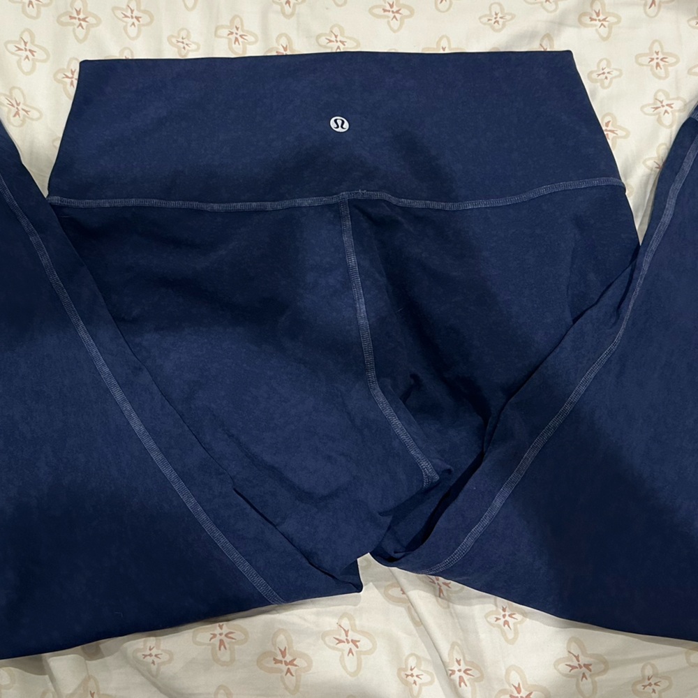 Lululemon Navy Blue Cropped Leggings, Sz 8 - Picture 2 of 2